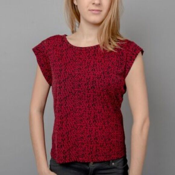 Guess Jeans Black & Red Nylon Logo Short Sleeve Top (Size: Medium) - Picture 4 of 13